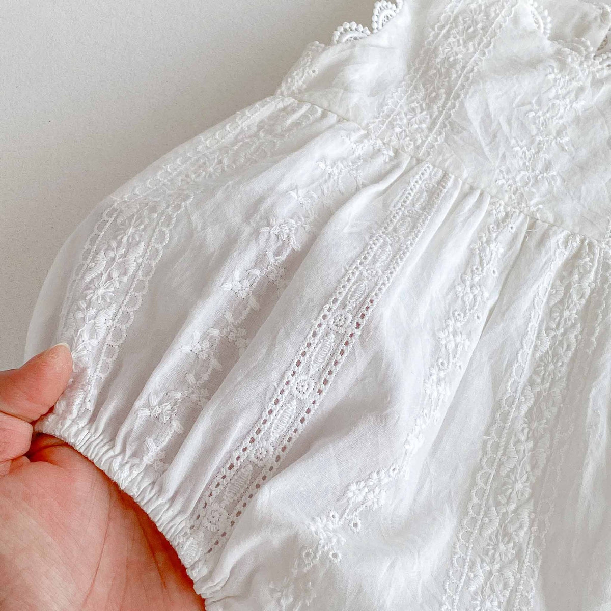 White Cotton Sleeveless Romper – Korean Style Snap Bodysuit (0–18M)    Mimou Babywear