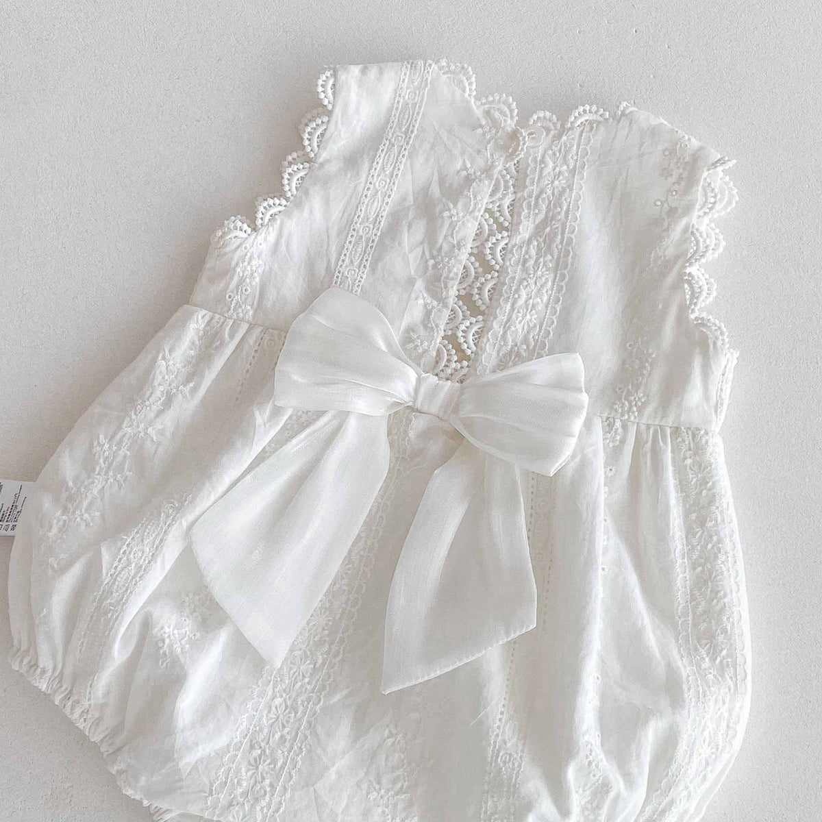 White Cotton Sleeveless Romper – Korean Style Snap Bodysuit (0–18M)    Mimou Babywear
