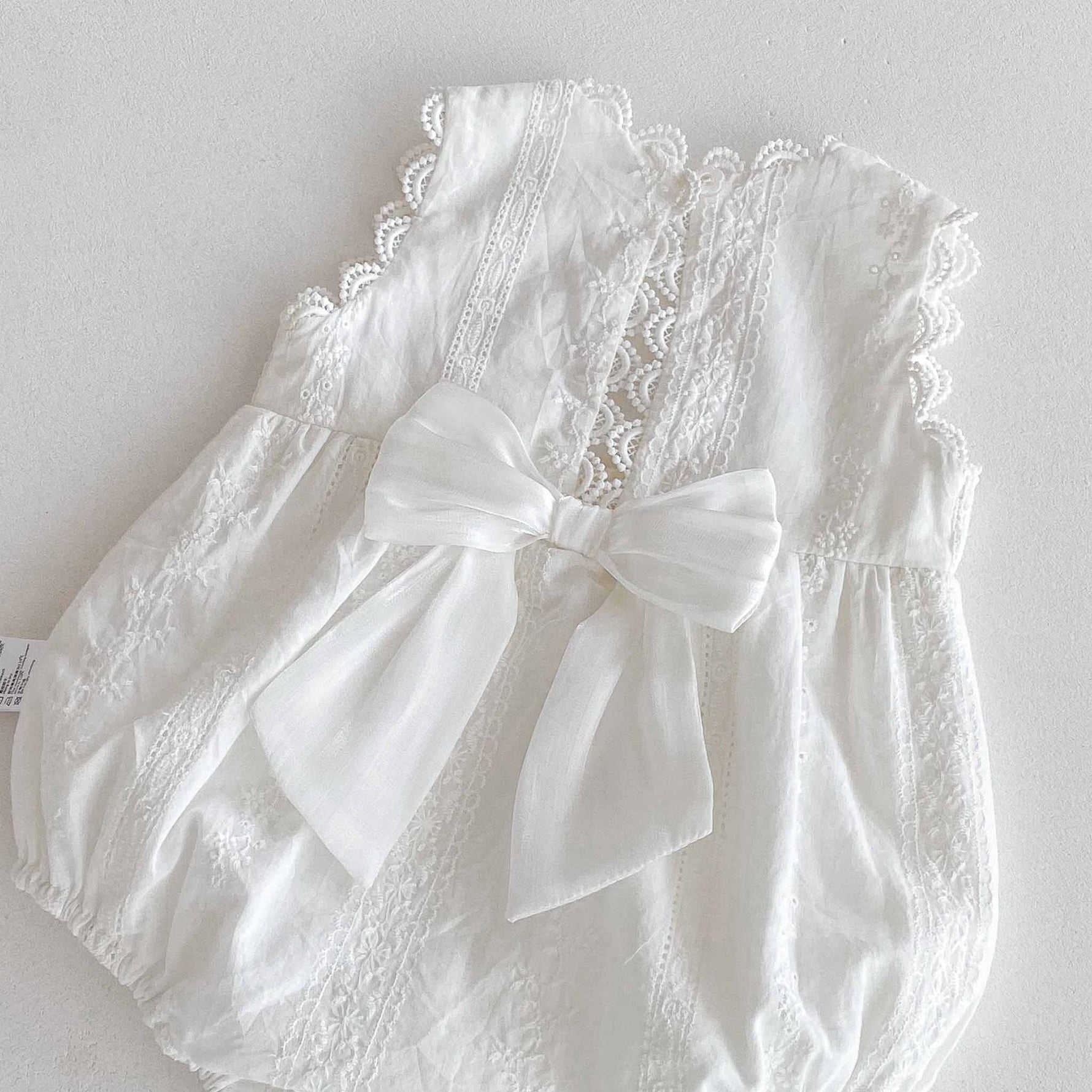 White Cotton Sleeveless Romper – Korean Style Snap Bodysuit (0–18M)    Mimou Babywear
