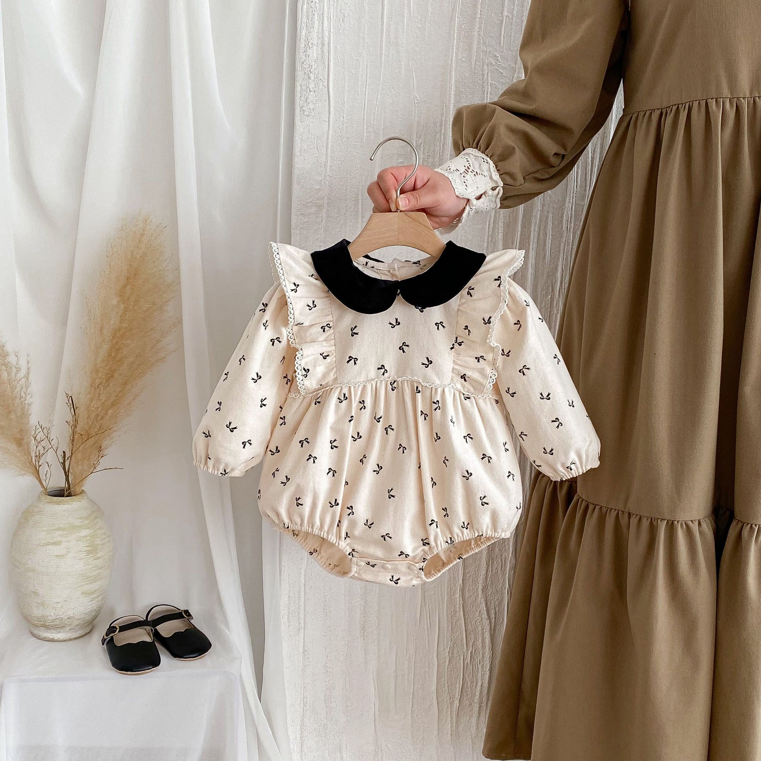 Black Bow Print Peter Pan Collar Romper – Lace Ruffle Long Sleeve Bodysuit (0–18M)