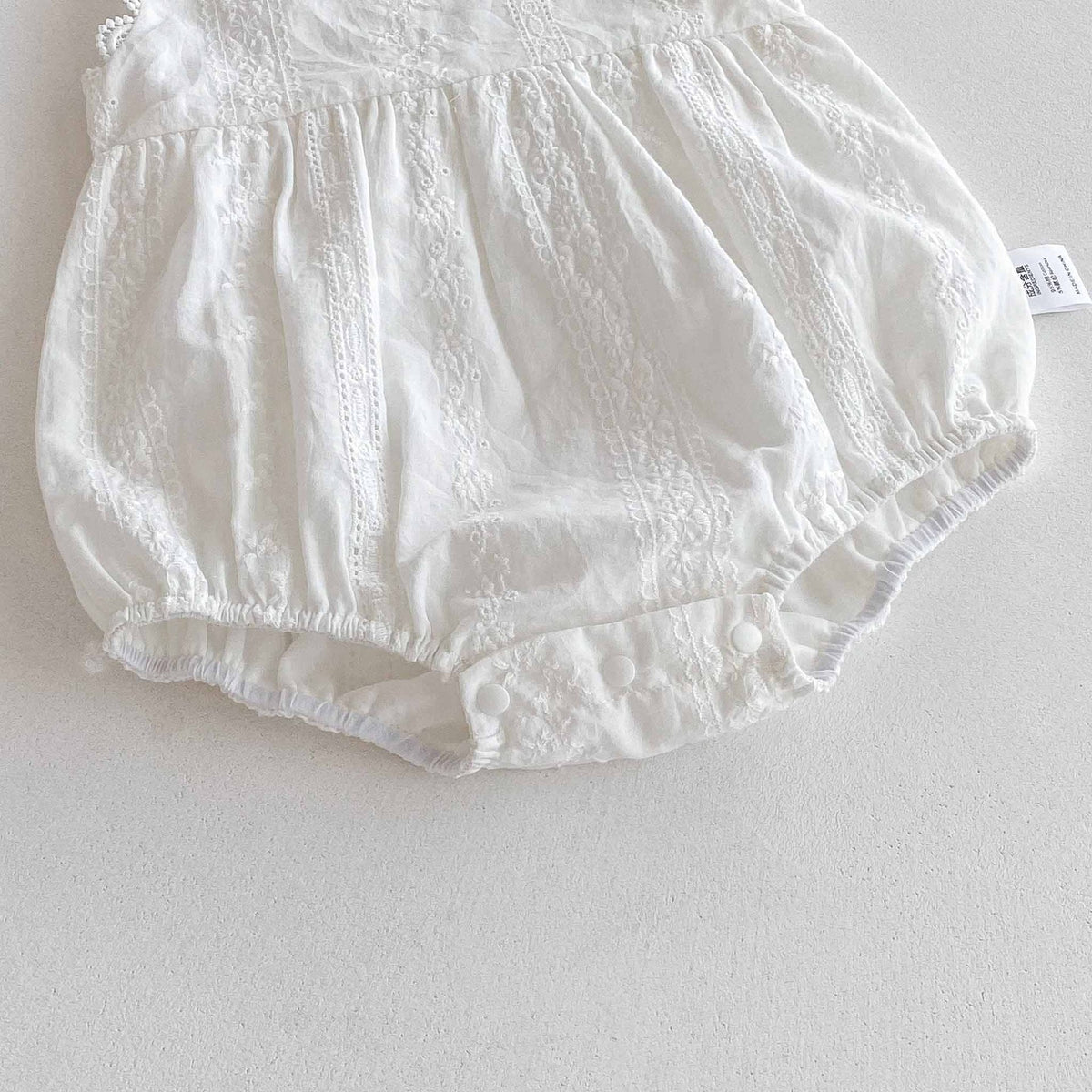 White Cotton Sleeveless Romper – Korean Style Snap Bodysuit (0–18M)    Mimou Babywear
